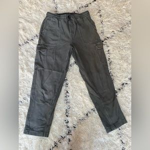 Athleta farallon cargo cropped pants